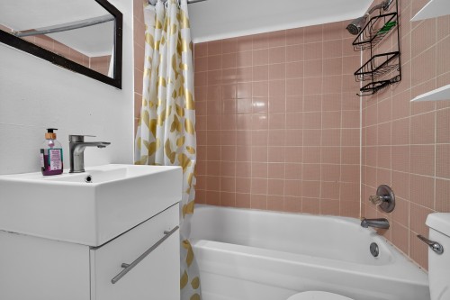 2316 Nanaimo Street, Vancouver, BC - Indoor Photo Showing Bathroom