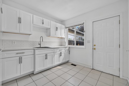 2316 Nanaimo Street, Vancouver, BC - Indoor Photo Showing Kitchen