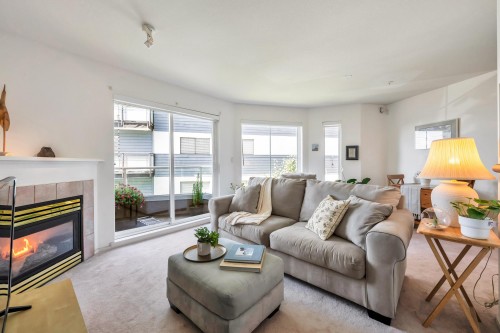 206-245 St. Davids Avenue, North Vancouver, BC - Indoor Photo Showing Living Room With Fireplace