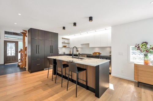 5623 Eagle Court, North Vancouver, BC - Indoor Photo Showing Kitchen With Double Sink