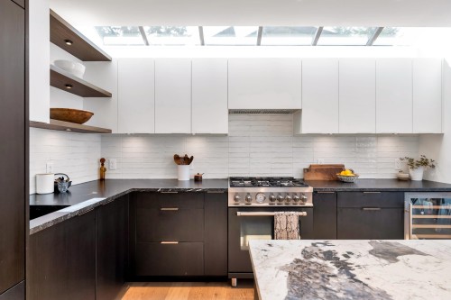 5623 Eagle Court, North Vancouver, BC - Indoor Photo Showing Kitchen With Upgraded Kitchen