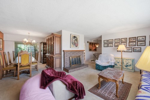 5480 Cathay Road, Richmond, BC - Indoor Photo Showing Living Room With Fireplace