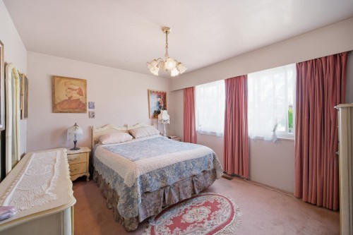 5480 Cathay Road, Richmond, BC - Indoor Photo Showing Bedroom