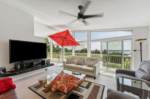1725 Rosebery Avenue  West Vancouver, BC V7V 2Z5