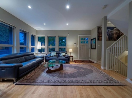 2982 Chesterfield Avenue, North Vancouver, BC - Indoor Photo Showing Living Room