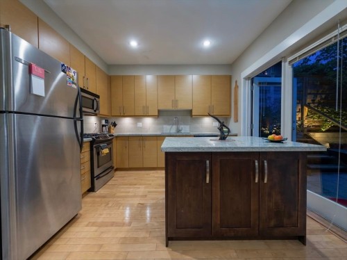 2982 Chesterfield Avenue, North Vancouver, BC - Indoor Photo Showing Kitchen