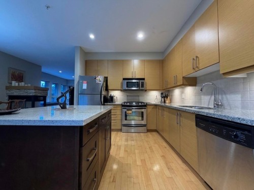 2982 Chesterfield Avenue, North Vancouver, BC - Indoor Photo Showing Kitchen