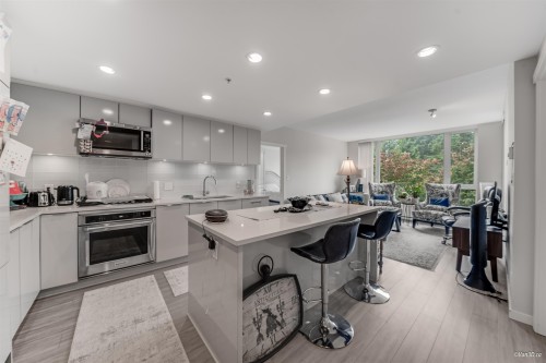 304-3100 Windsor Gate, Coquitlam, BC - Indoor Photo Showing Kitchen With Upgraded Kitchen