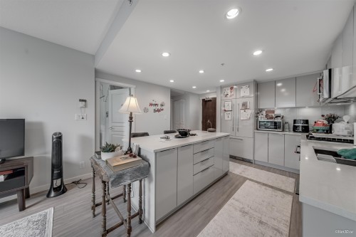 304-3100 Windsor Gate, Coquitlam, BC - Indoor Photo Showing Kitchen With Upgraded Kitchen