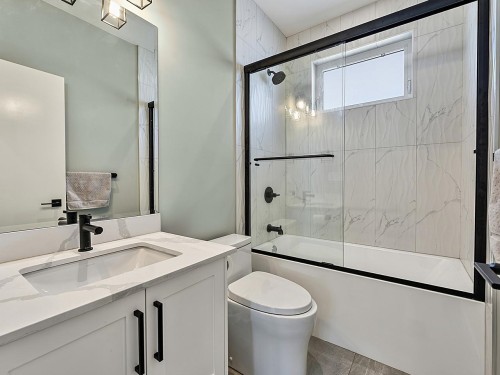 1324 15Th Street W, North Vancouver, BC - Indoor Photo Showing Bathroom