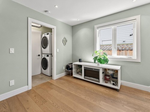 1324 15Th Street W, North Vancouver, BC - Indoor
