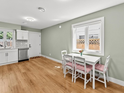 1324 15Th Street W, North Vancouver, BC - Indoor