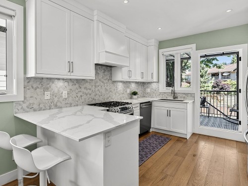 1324 15Th Street W, North Vancouver, BC - Indoor Photo Showing Kitchen With Upgraded Kitchen