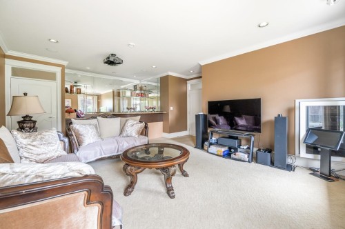 7351 Grandy Road, Richmond, BC - Indoor Photo Showing Living Room