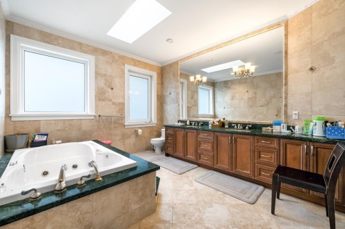 7351 Grandy Road, Richmond, BC - Indoor Photo Showing Bathroom
