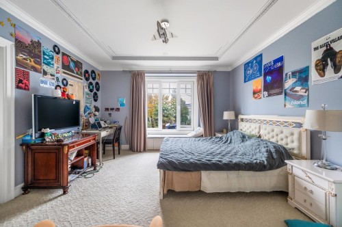 7351 Grandy Road, Richmond, BC - Indoor Photo Showing Bedroom