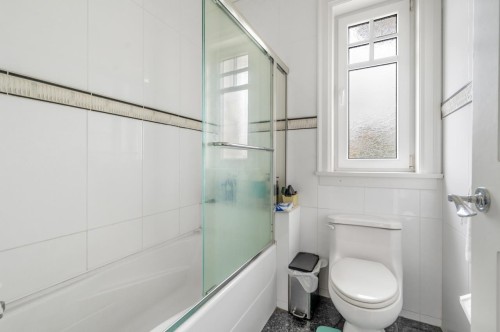 7351 Grandy Road, Richmond, BC - Indoor Photo Showing Bathroom