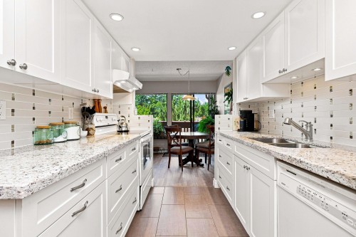 1059 Old Lillooet Road  North Vancouver, BC V7J 3H6