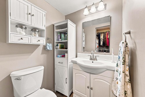 1059 Old Lillooet Road, North Vancouver, BC - Indoor Photo Showing Bathroom