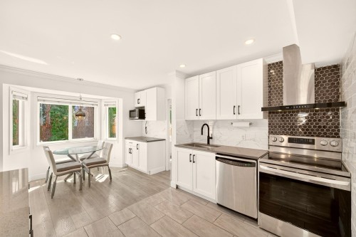 5962 49A Avenue, Delta, BC - Indoor Photo Showing Kitchen