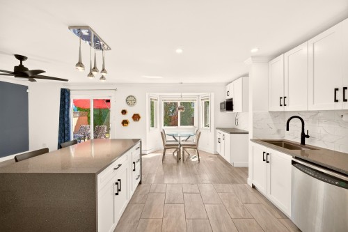5962 49A Avenue, Delta, BC - Indoor Photo Showing Kitchen With Upgraded Kitchen