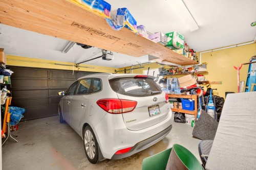 5962 49A Avenue, Delta, BC - Indoor Photo Showing Garage