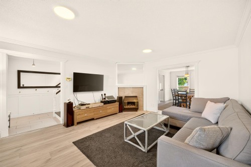 5962 49A Avenue, Delta, BC - Indoor Photo Showing Living Room With Fireplace