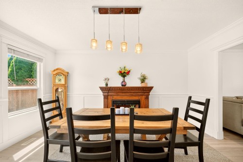 5962 49A Avenue, Delta, BC - Indoor Photo Showing Dining Room