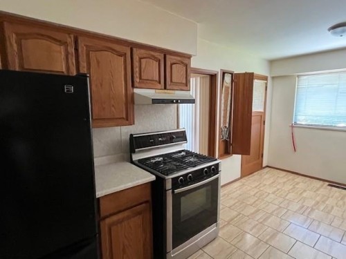 4840 Parker Street, Burnaby, BC - Indoor Photo Showing Kitchen