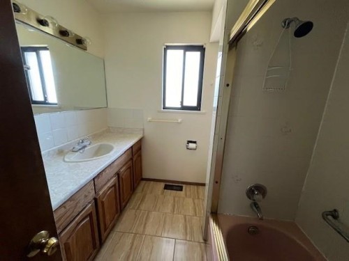 4840 Parker Street, Burnaby, BC - Indoor Photo Showing Bathroom