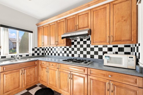 10031 Leonard Road, Richmond, BC - Indoor Photo Showing Kitchen With Double Sink