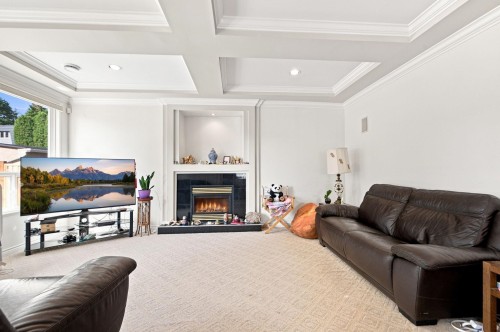 10031 Leonard Road, Richmond, BC - Indoor Photo Showing Living Room With Fireplace