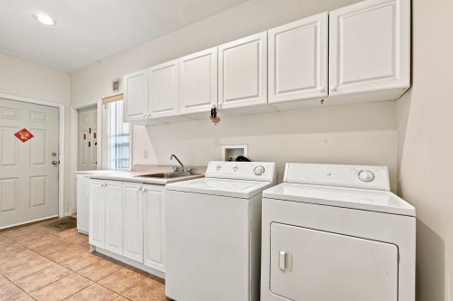 10031 Leonard Road, Richmond, BC - Indoor Photo Showing Laundry Room