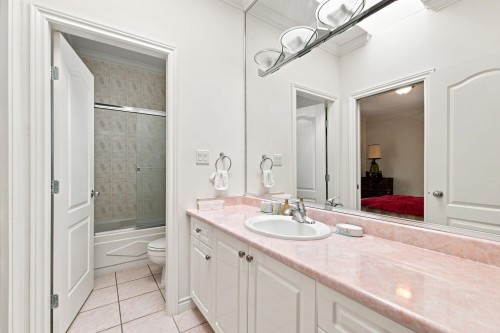 10031 Leonard Road, Richmond, BC - Indoor Photo Showing Bathroom