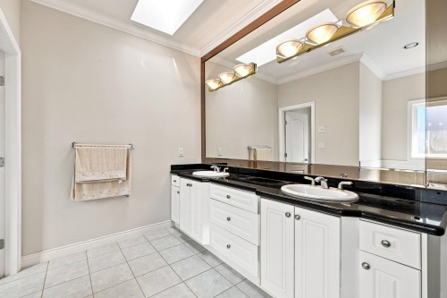 10031 Leonard Road, Richmond, BC - Indoor Photo Showing Bathroom