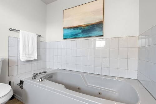 3588 Georgia Street, Richmond, BC - Indoor Photo Showing Bathroom