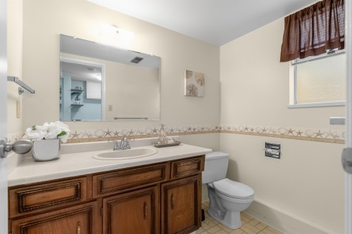 3588 Georgia Street, Richmond, BC - Indoor Photo Showing Bathroom