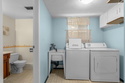3588 Georgia Street, Richmond, BC - Indoor Photo Showing Laundry Room