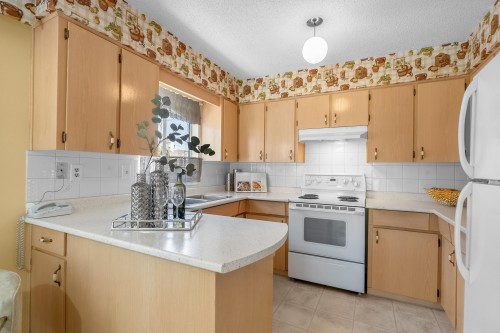 3588 Georgia Street, Richmond, BC - Indoor Photo Showing Kitchen With Double Sink