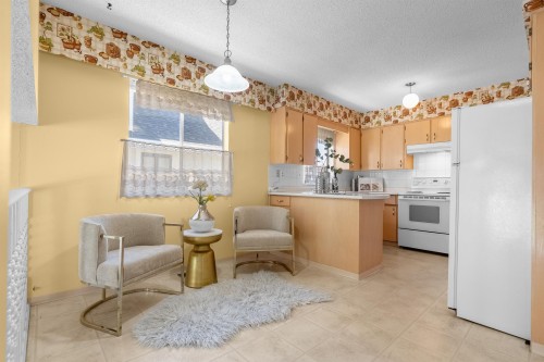 3588 Georgia Street, Richmond, BC - Indoor Photo Showing Kitchen