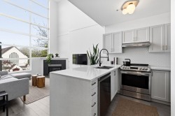 327-418 Broadway Street E Vancouver, BC V5T 1X2