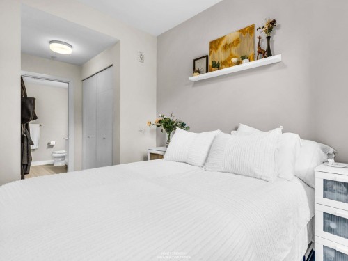117-723 3Rd Street W, North Vancouver, BC - Indoor Photo Showing Bedroom