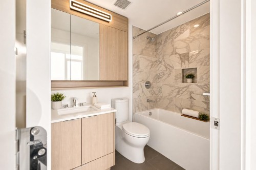 1306-901 Lougheed Highway, Coquitlam, BC - Indoor Photo Showing Bathroom