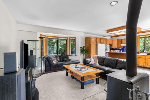 3456 Main Avenue, Belcarra, BC - Indoor Photo Showing Living Room