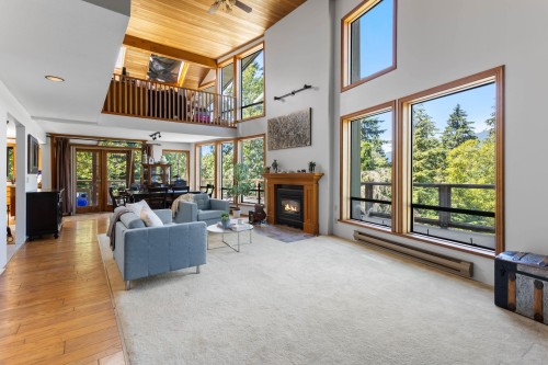 3456 Main Avenue, Belcarra, BC - Indoor With Fireplace