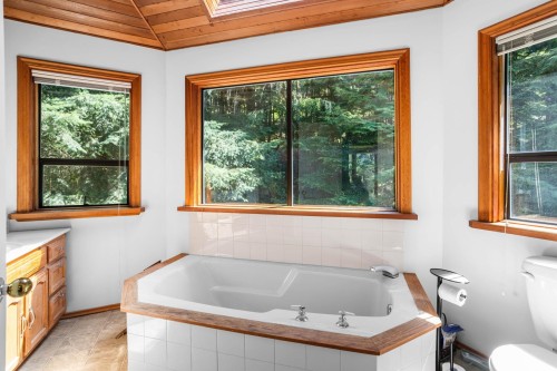 3456 Main Avenue, Belcarra, BC - Indoor Photo Showing Bathroom