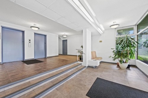 203-1250 Burnaby Street, Vancouver, BC - Indoor Photo Showing Other Room