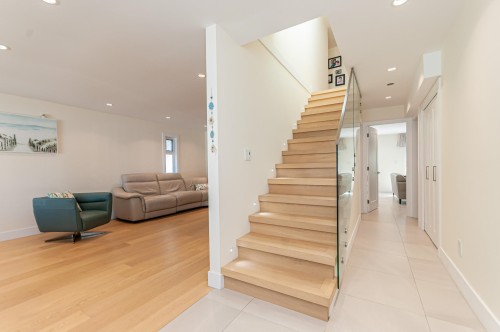 10280 Hollywell Drive, Richmond, BC - Indoor Photo Showing Other Room