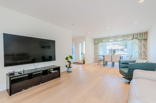 10280 Hollywell Drive, Richmond, BC - Indoor Photo Showing Living Room