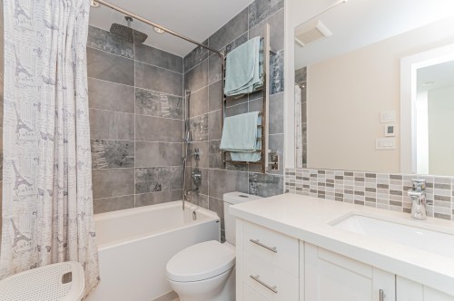 10280 Hollywell Drive, Richmond, BC - Indoor Photo Showing Bathroom